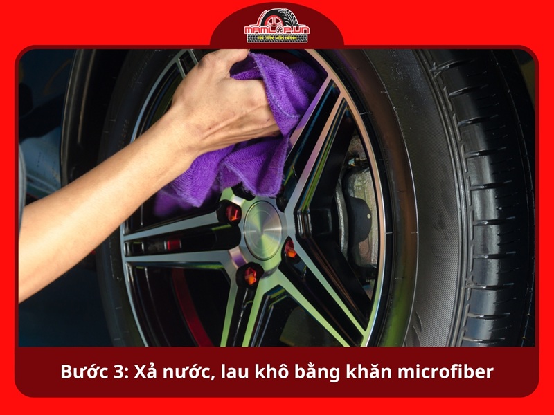 Buoc 3 Xa nuoc lau kho bang khan microfiber