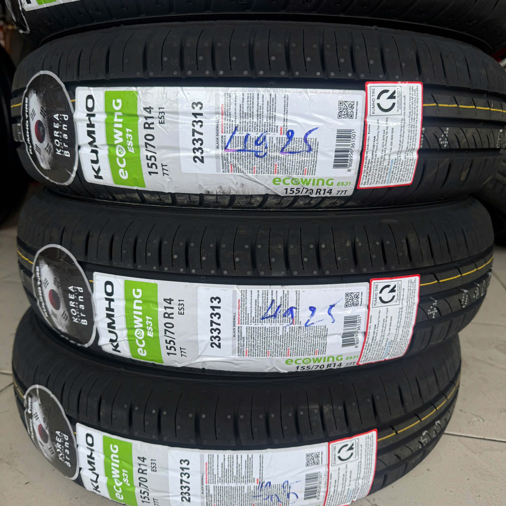 Lốp Kumho 15570R14