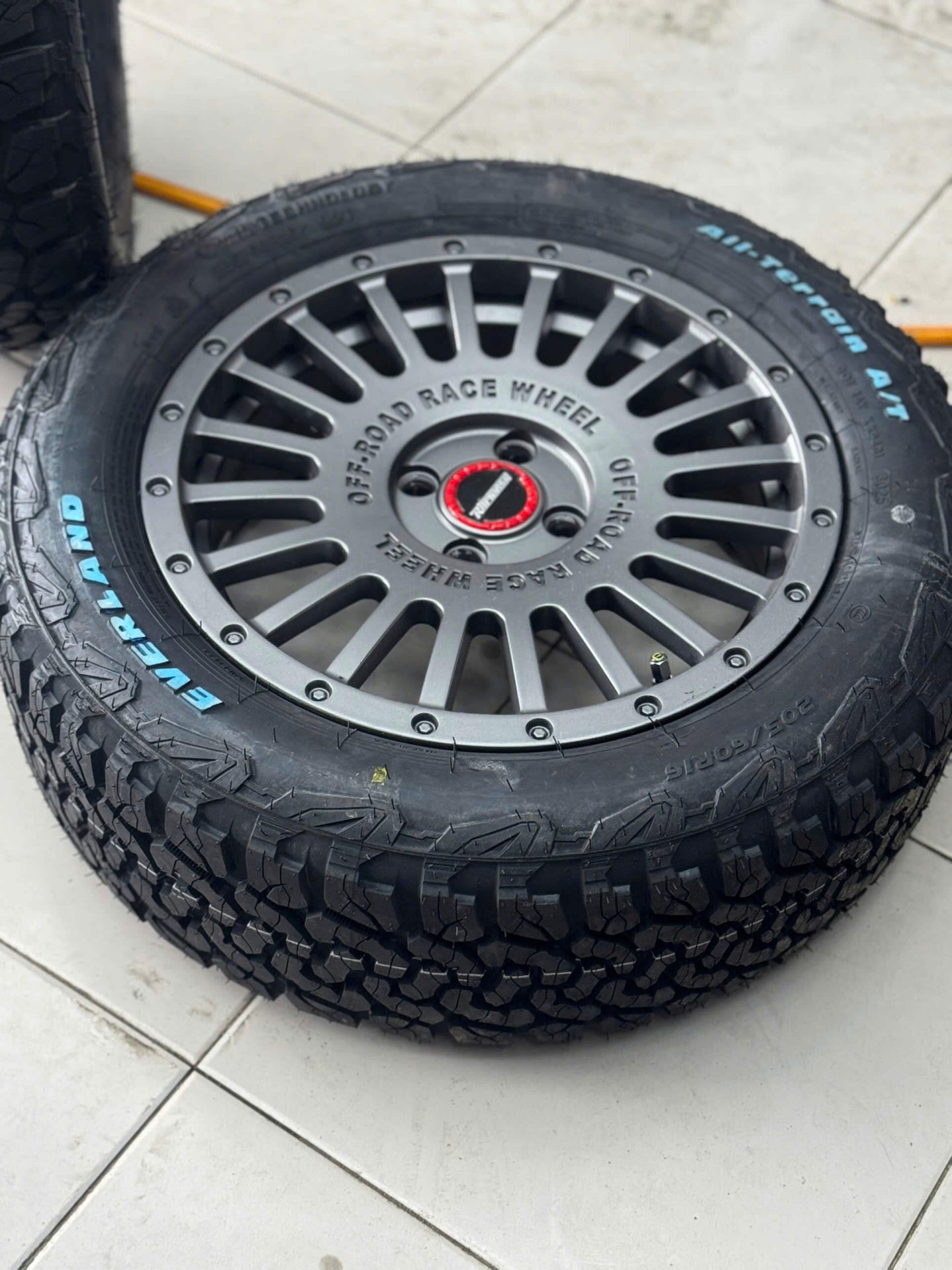 Lốp Everland 205_60R16 gai cho vf 3