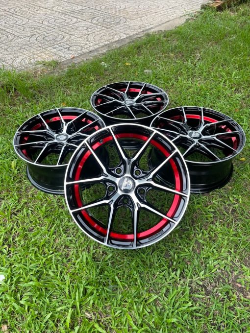 Mâm 15 inch viền đỏ đen phay Innova - Ảnh 2