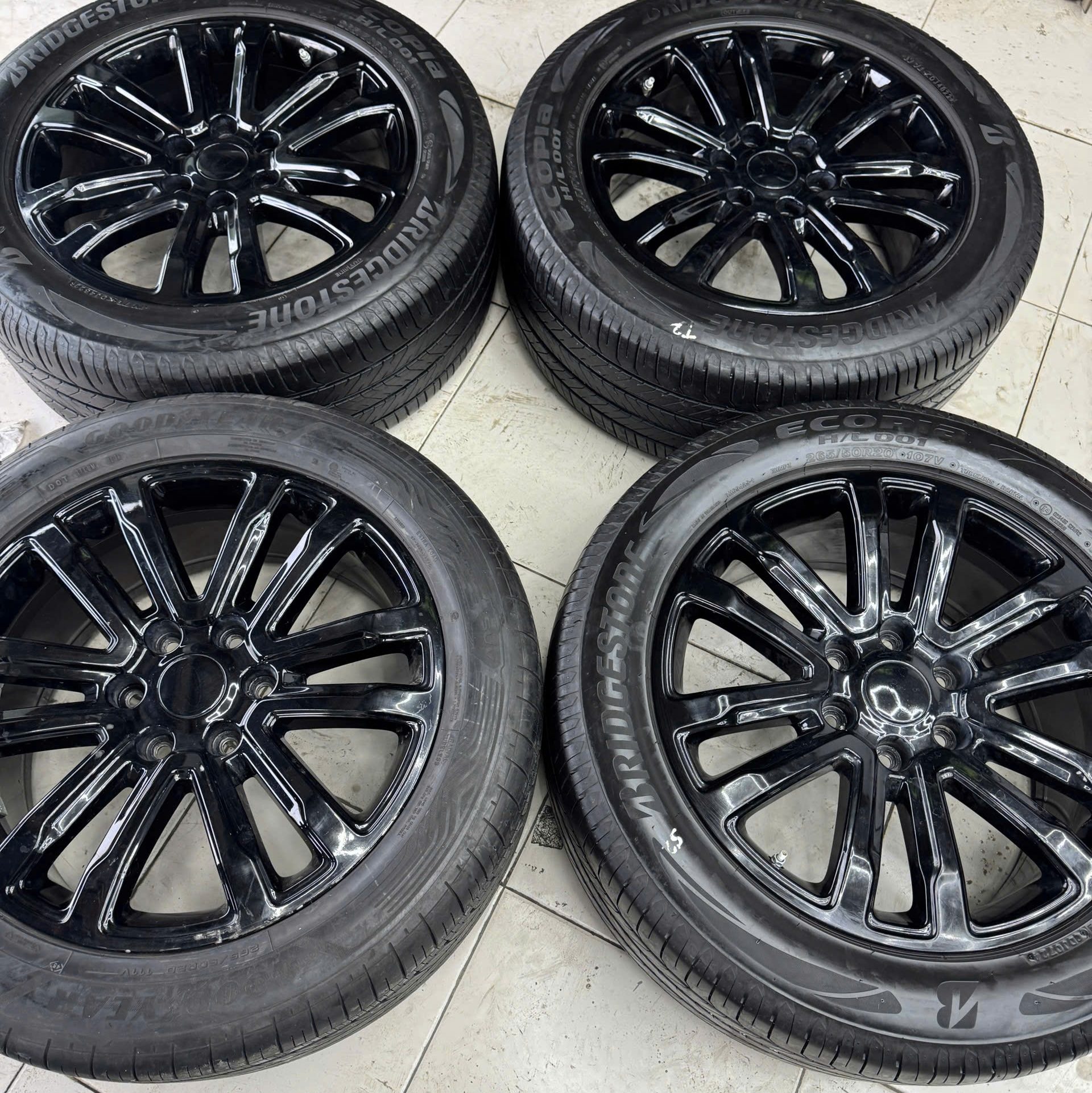 mâm zin ford everest 20 inch kèm lốp bs 265/50r20