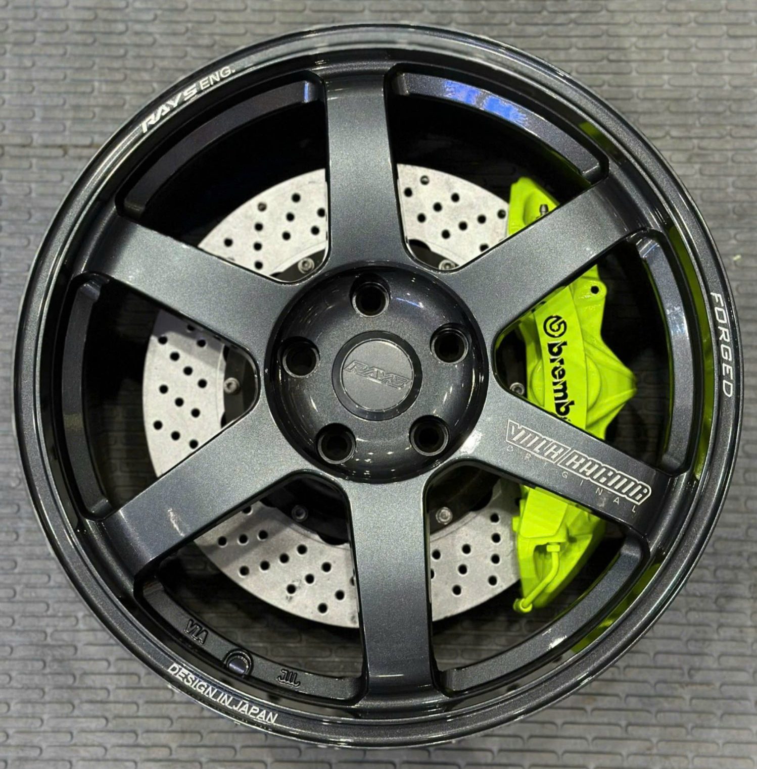 mâm xe 18 inch cho limo 6 cây