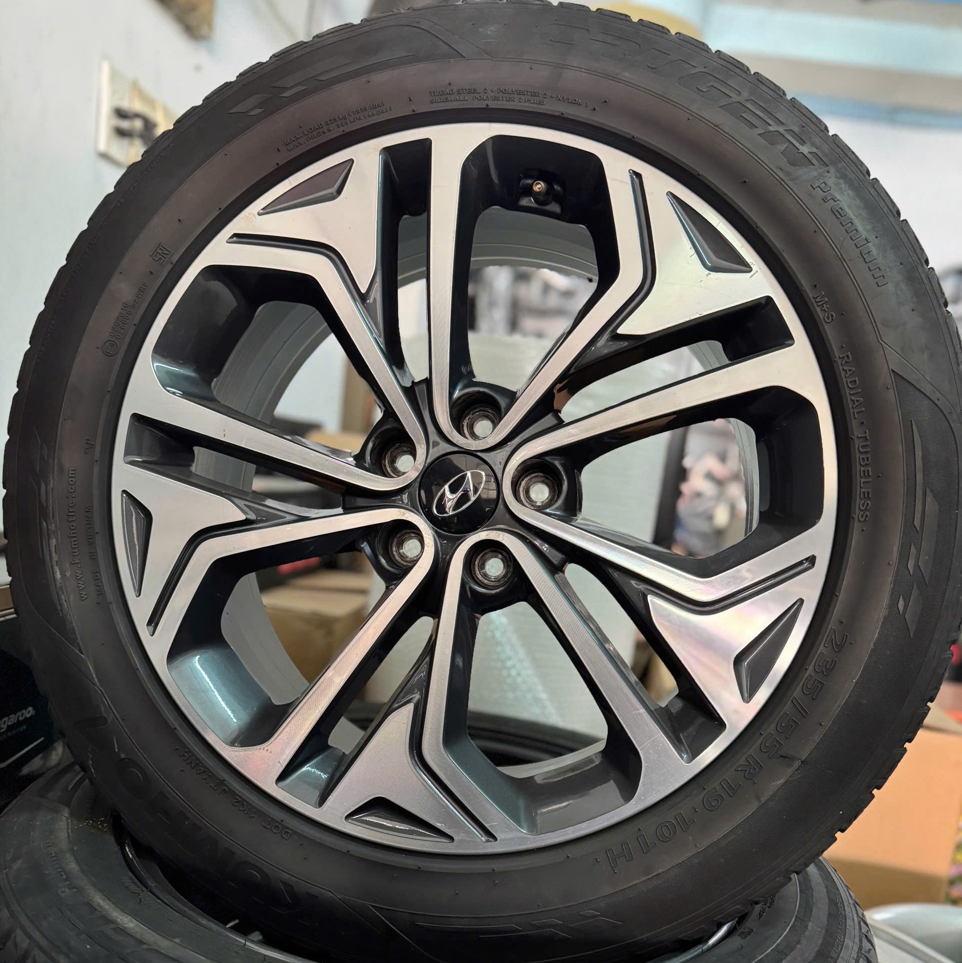 mâm zin tháo xe hyundai santafe kèm lốp kumho 235/55r19