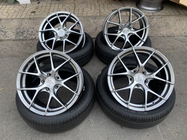 Lazang do 17 inch Lenso the thao cho Camry