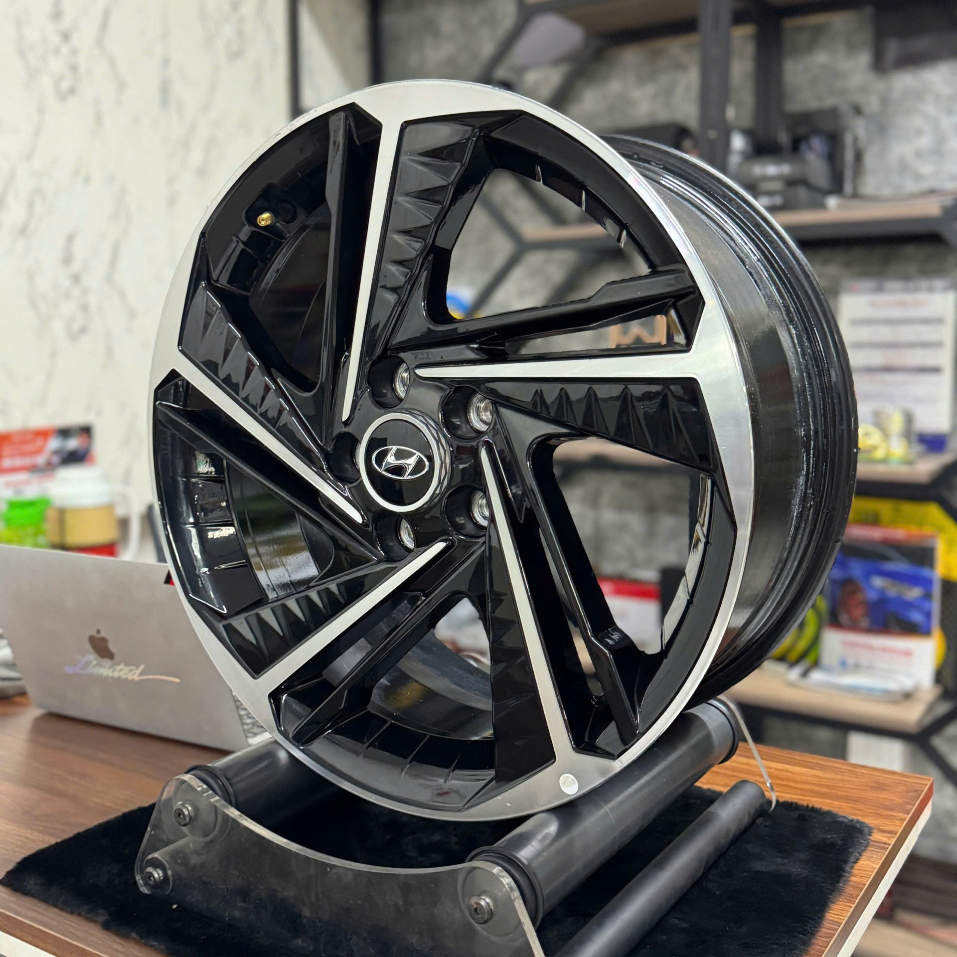 zin thao xe Hyundai Elantra Nline 18 inch den phay